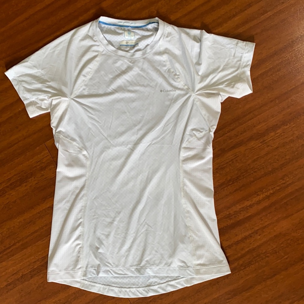 Columbia Omni-freeze size small tee